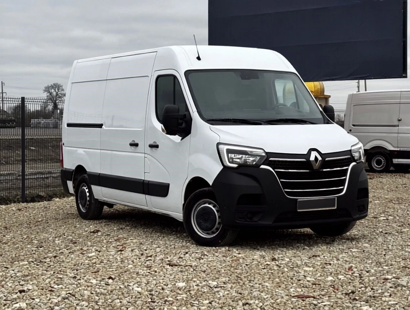 Renault Master L2H2 2021 — білий вантажний фургон