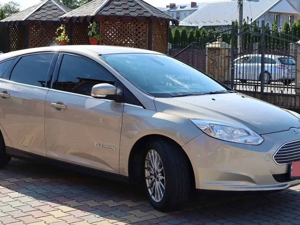 Ford Focus Electric 2017 — бежевий електричний хетчбек