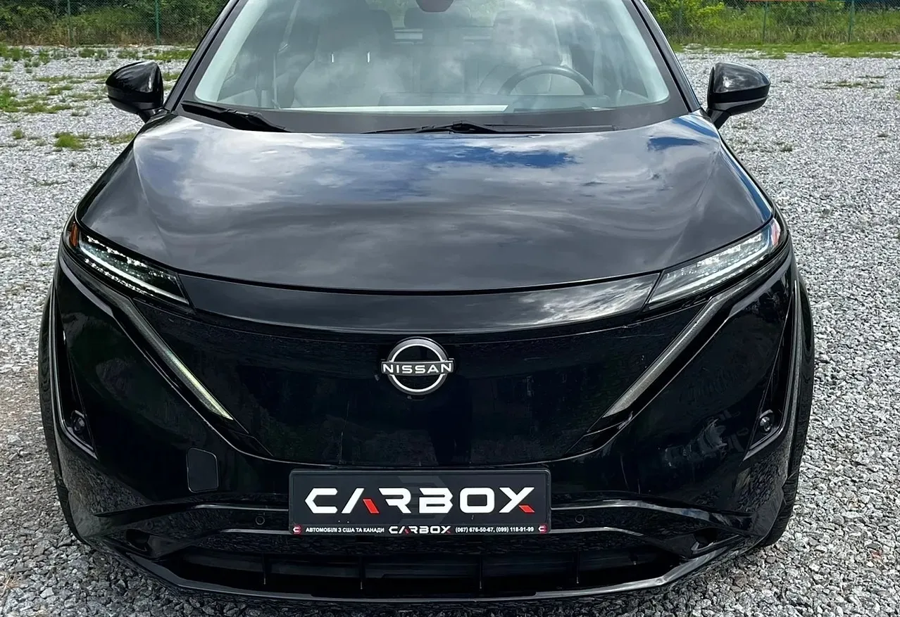 Nissan Ariya 2023 — чорний електрокросовер
