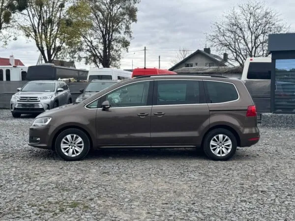 Volkswagen Sharan 2011 — коричневий мінівен