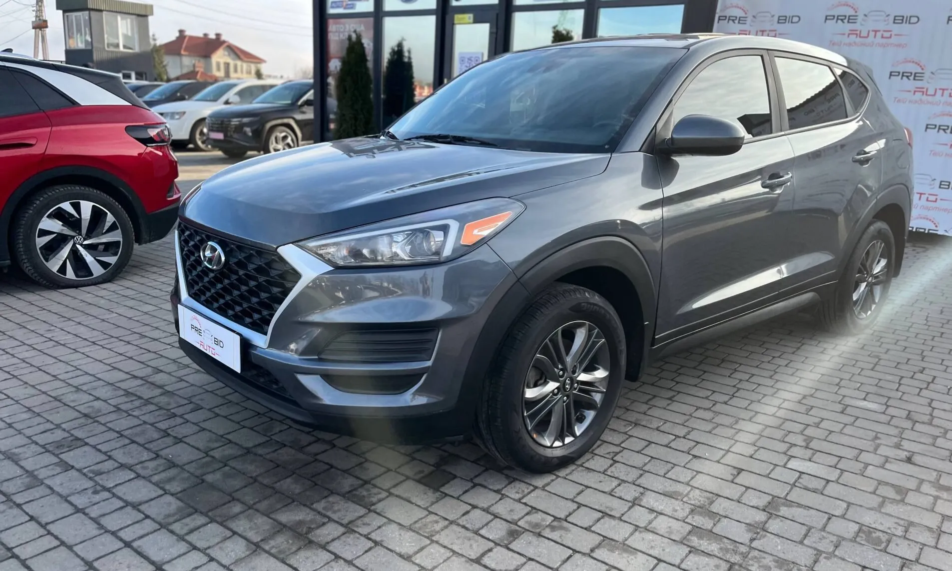 Hyundai Tucson 2019 — сірий кросовер