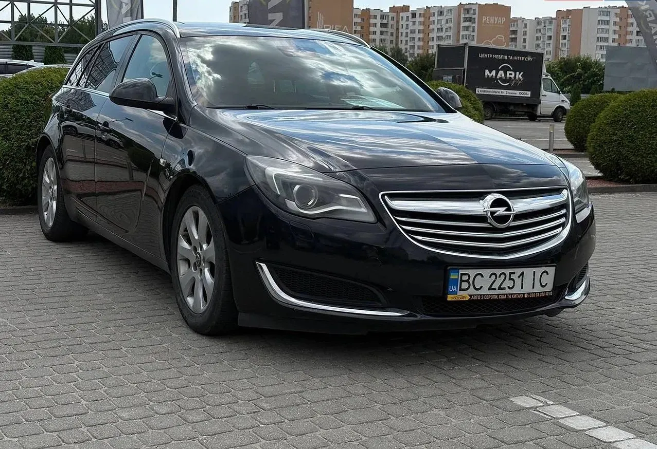 Opel Insignia 2014 — чорний ліфтбек