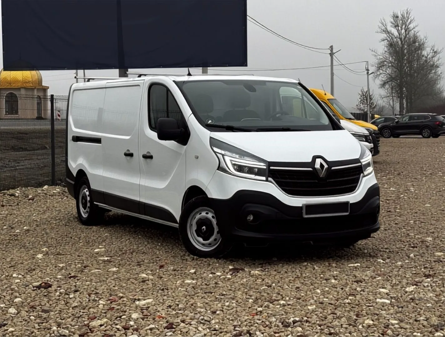 Renault Trafic Long 2020 — білий вантажний фургон