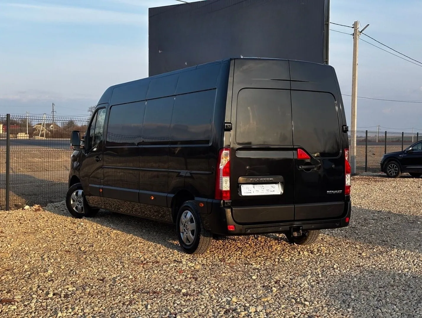 Renault Master L3H2 2020 з автоматом — чорний вантажний фургон