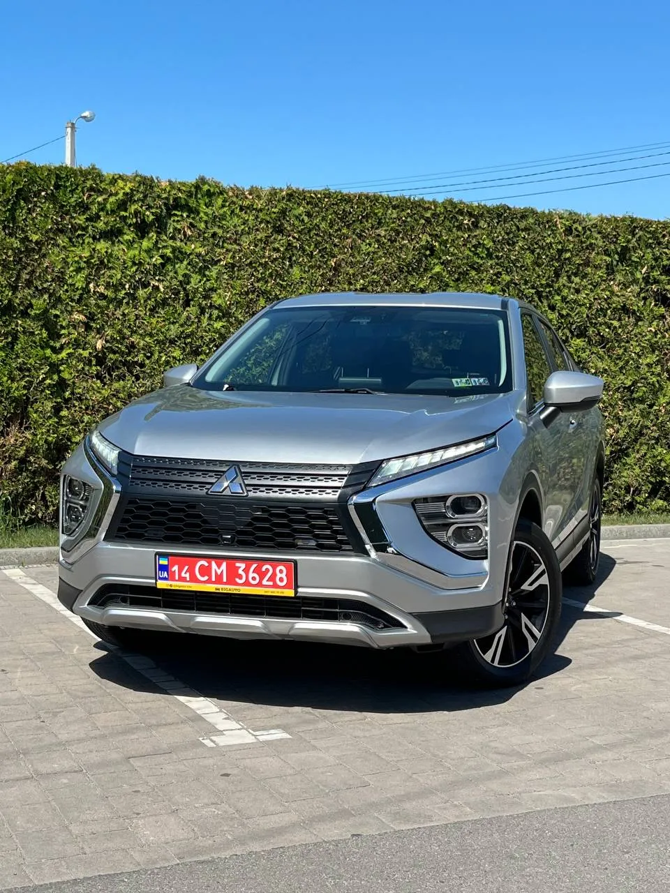 Mitsubishi Eclipse Cross 2024 — сірий кросовер