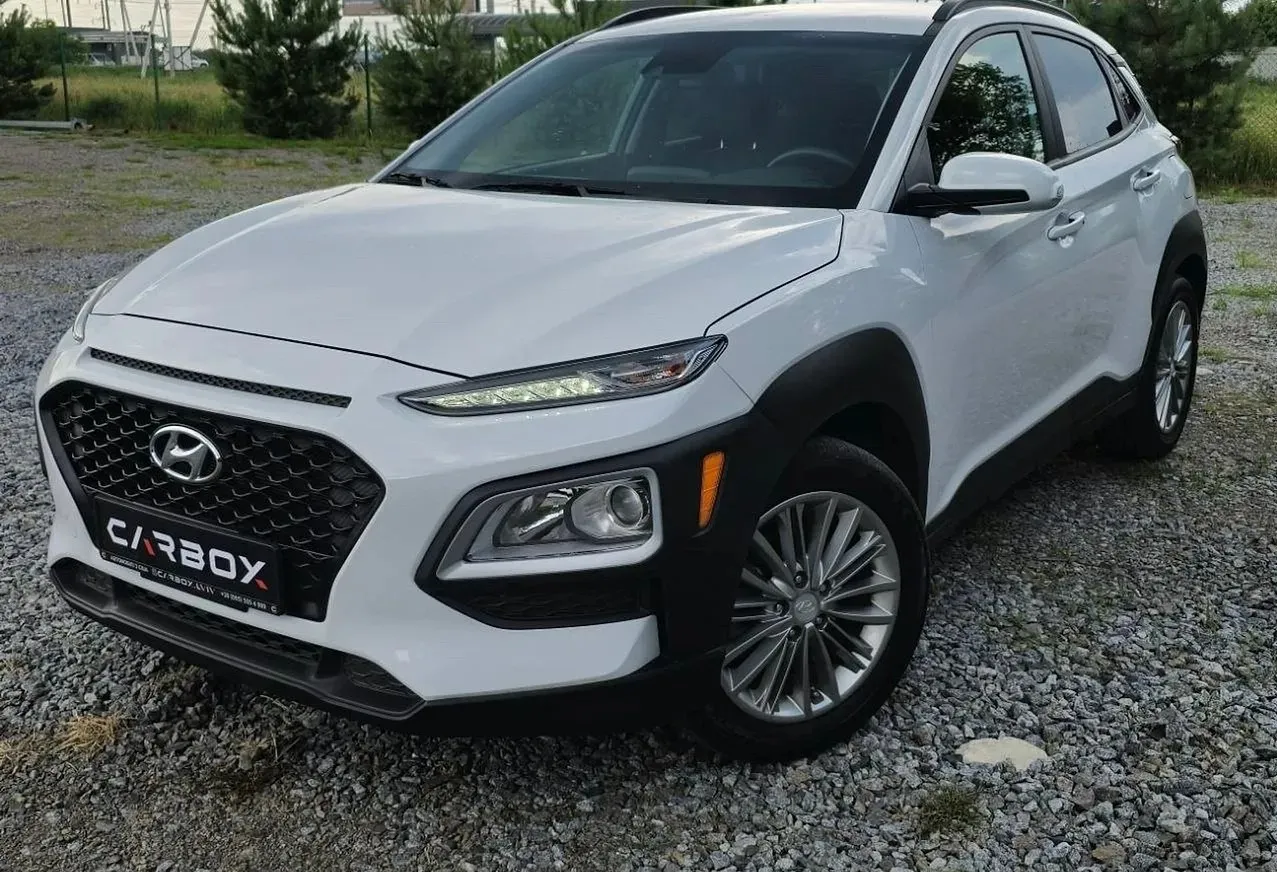 Hyundai Kona 2020 — білий кросовер