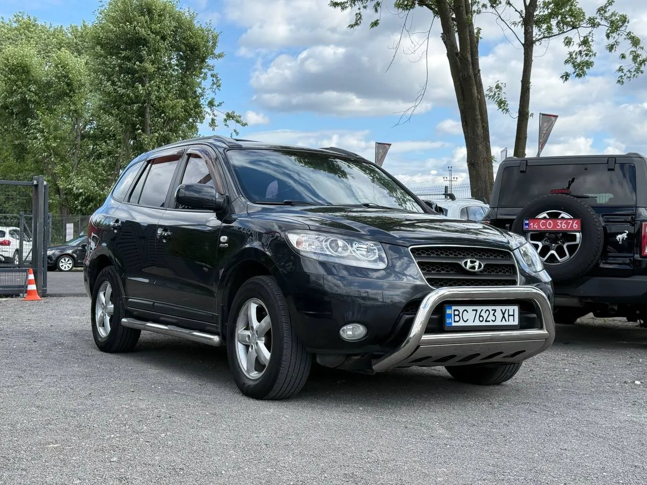 Hyundai Santa Fe 2006 — чорний позашляховик