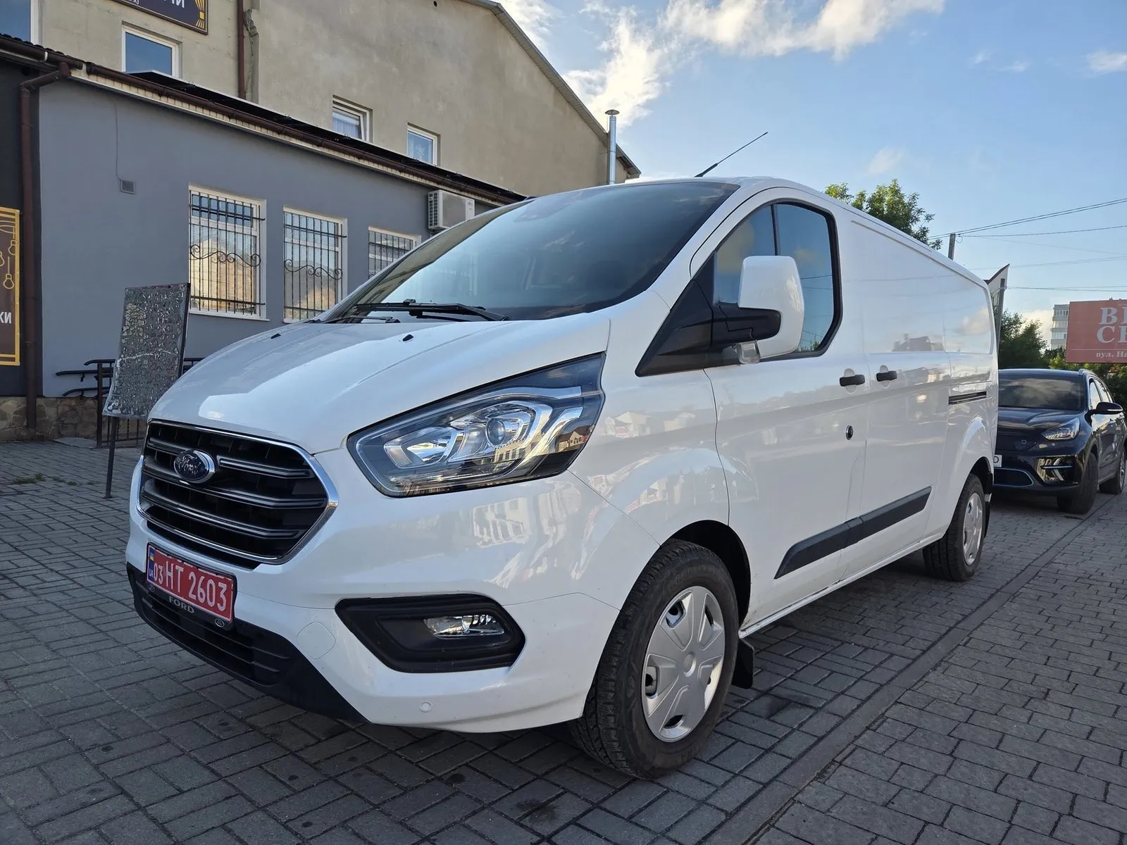Ford Transit Custom 2022 — білий фургон