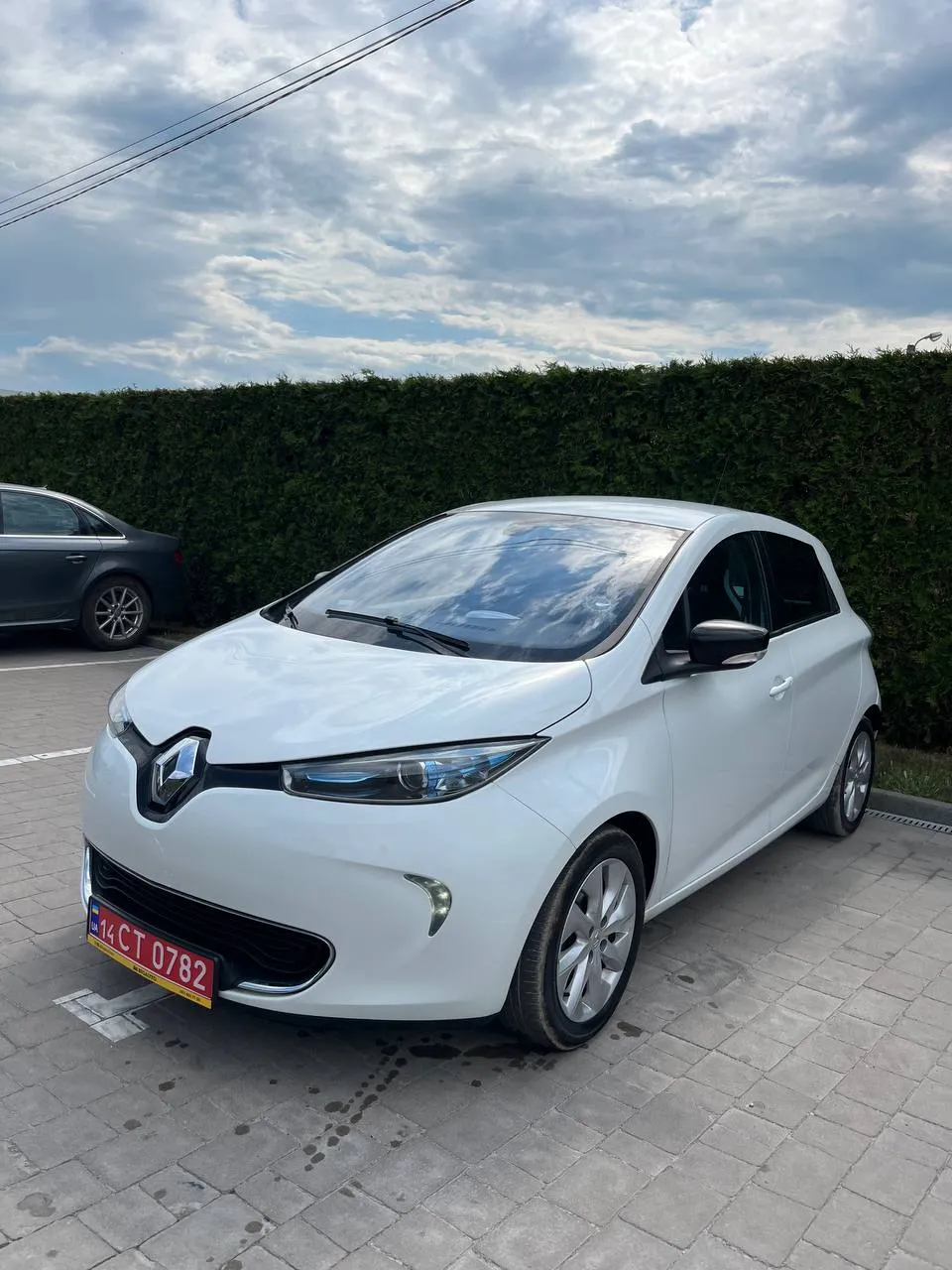 Renault Zoe 2016 — білий електрохетчбек