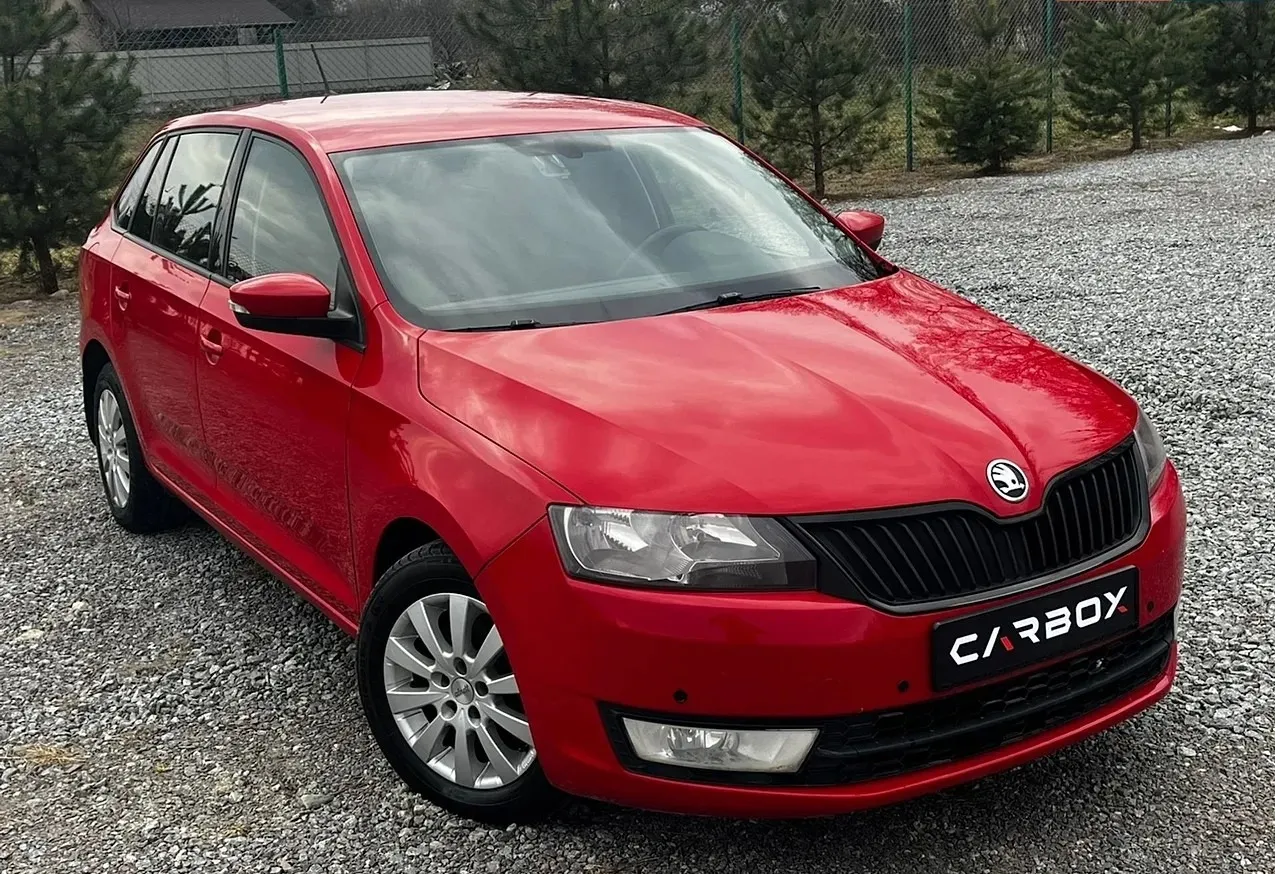 Skoda Rapid Spaceback 2015 — червоний хетчбек