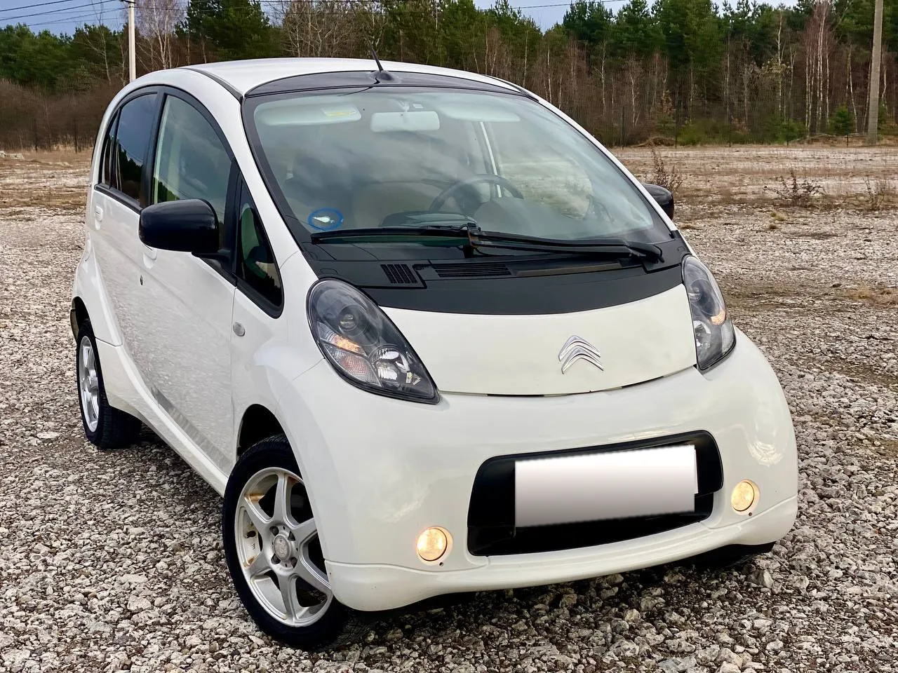 Citroen C-Zero 2014 — білий міський електрохетчбек