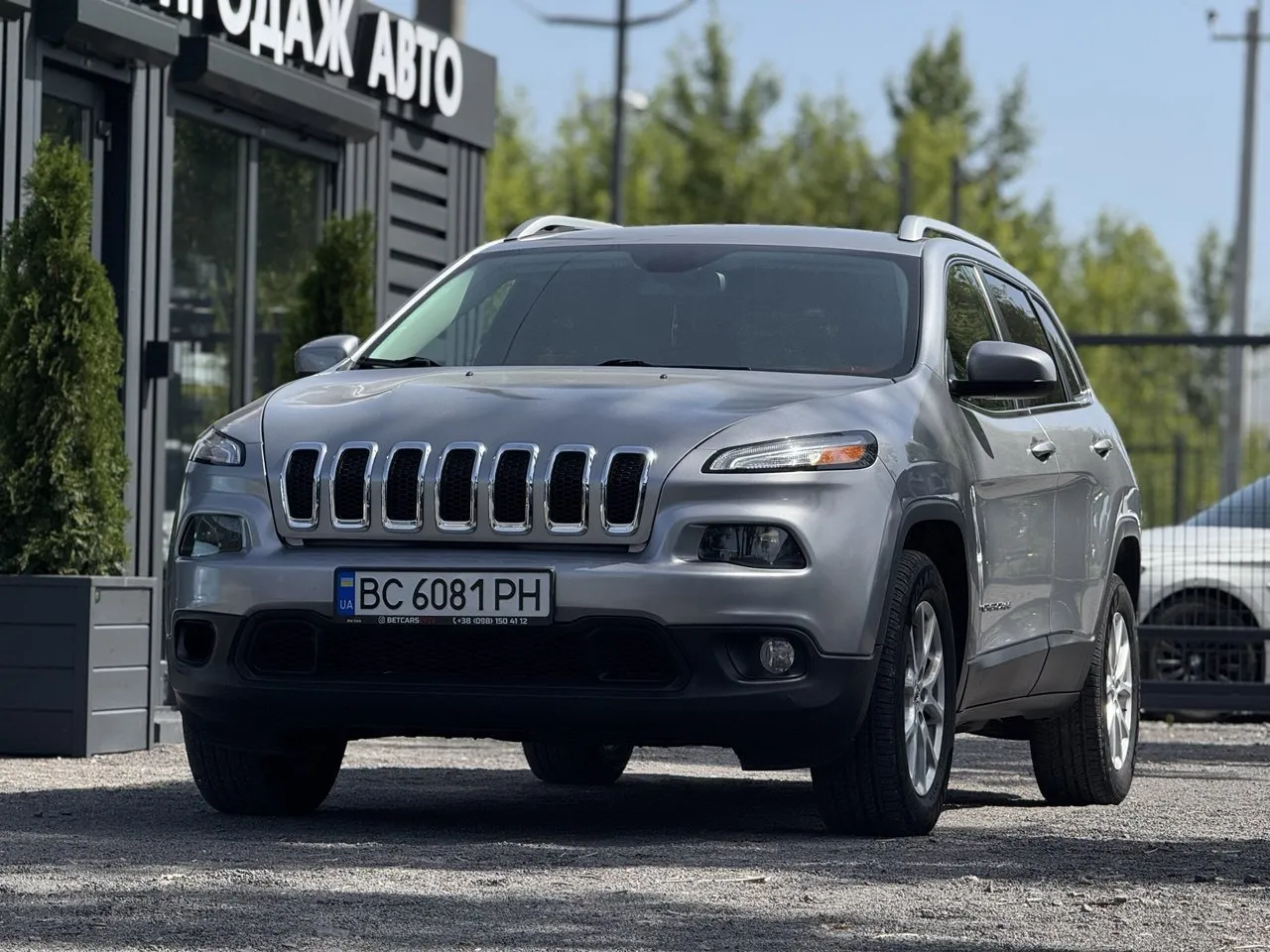 Jeep Cherokee 2014 — сірий кросовер