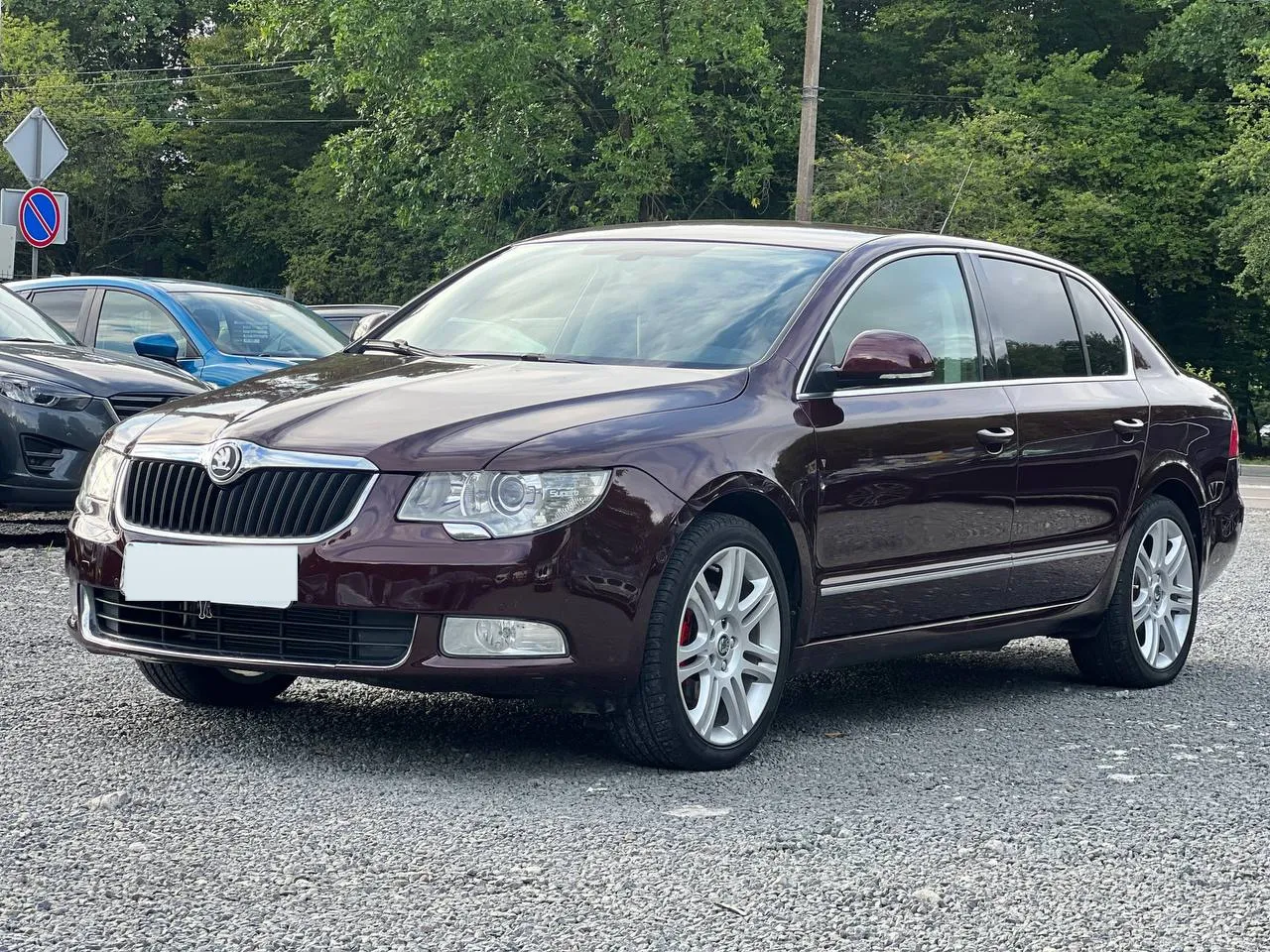 Skoda Superb 2009 — бордовий ліфтбек