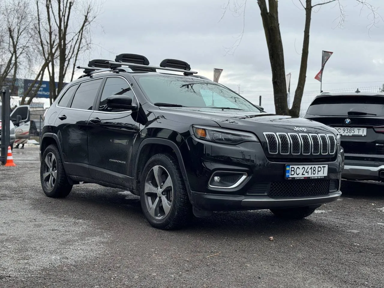 Jeep Cherokee Limited 2019 — чорний кросовер