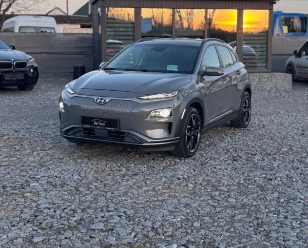 Hyundai Kona Electric 2019 — сірий електрокросовер