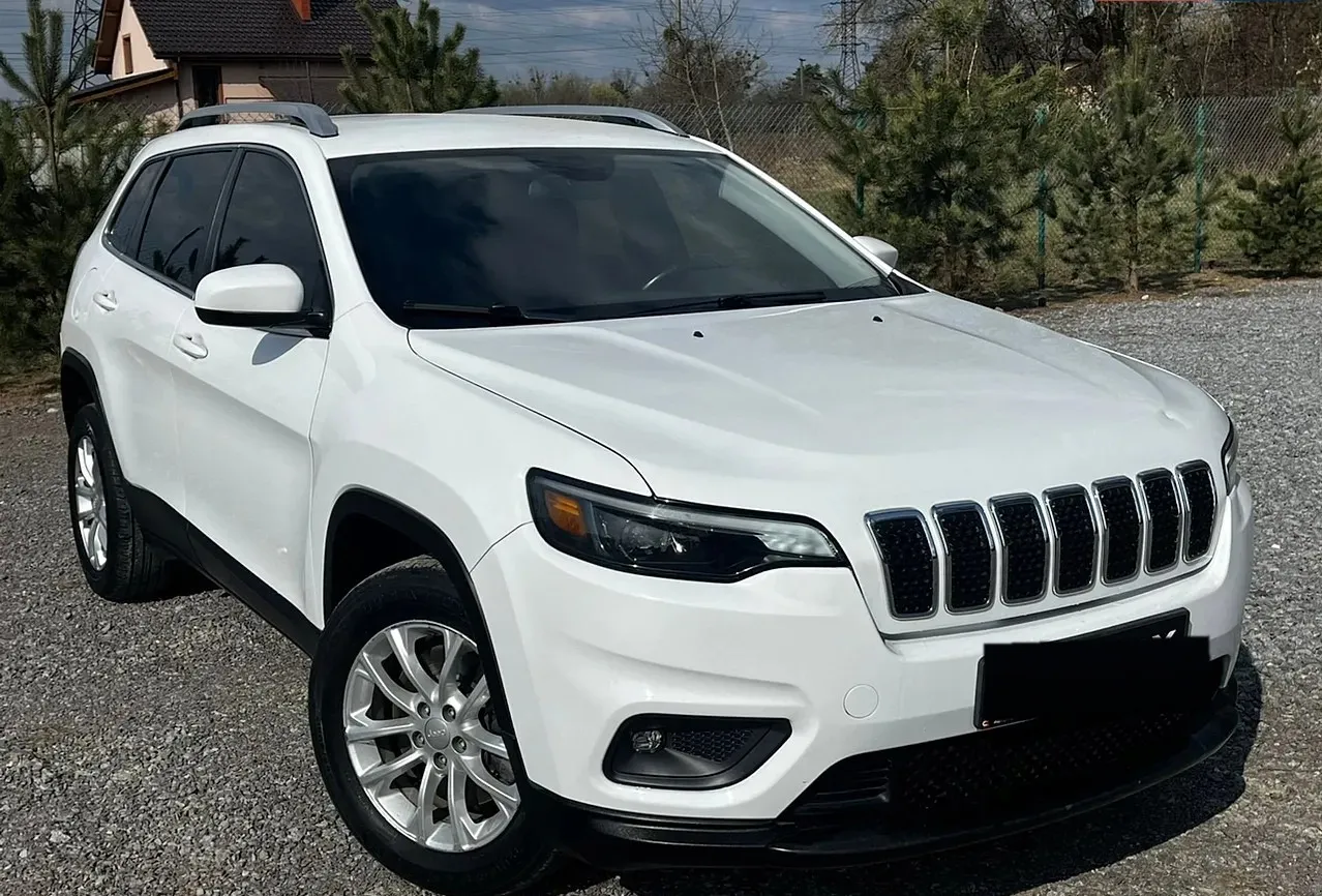 Jeep Cherokee Latitude 2018 — білий кросовер