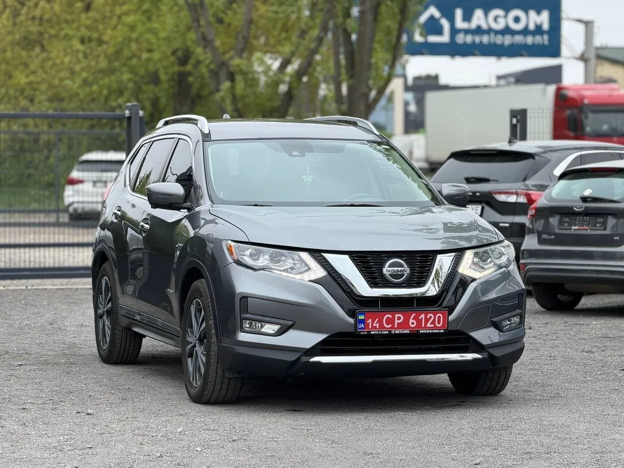 Nissan Rogue Hybrid 2018 — сірий гібридний кросовер