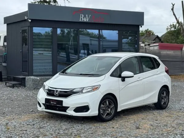 Honda Fit 2018 — білий хетчбек