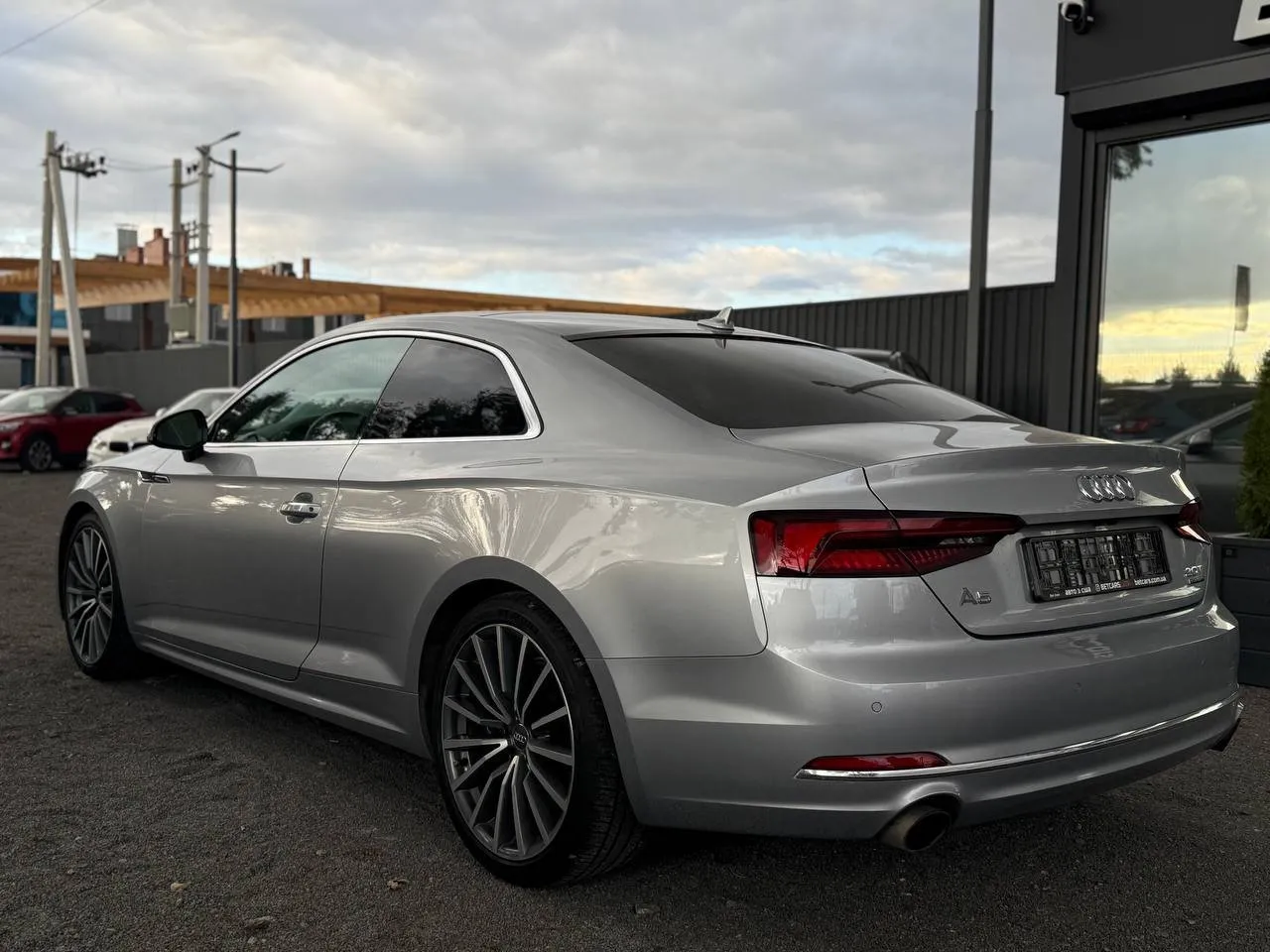 Audi A5 2017 — сірий ліфтбек