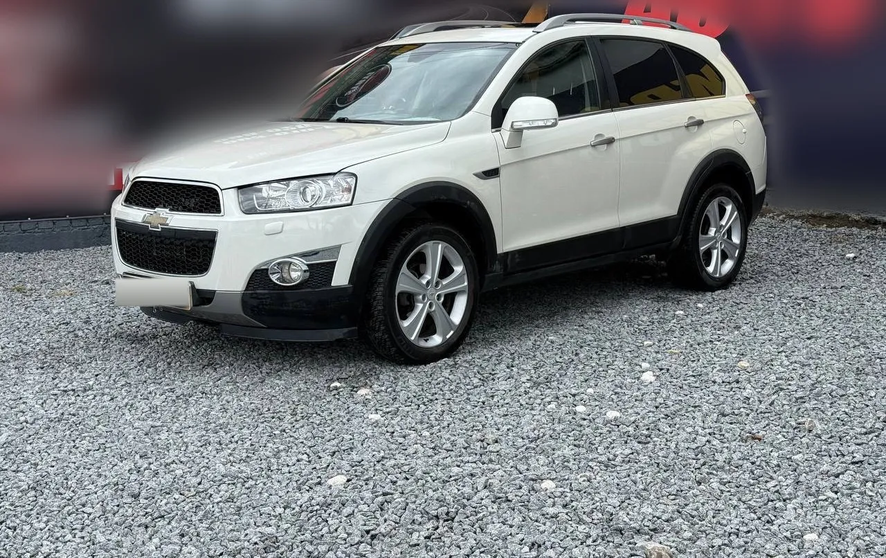 Chevrolet Captiva 2012 — білий семимісний дизельний кросовер
