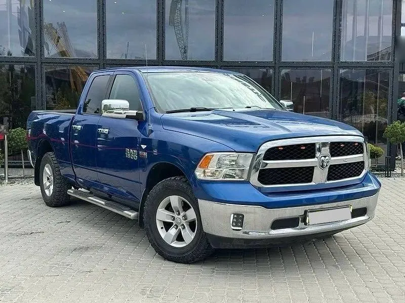 Ram 1500 SLT 2016 (Dodge Ram) — синій пікап 4x4, вигляд спереду збоку