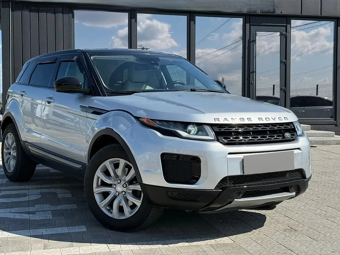 Land Rover Range Rover Evoque 2016 — сріблястий кросовер, вигляд спереду збоку
