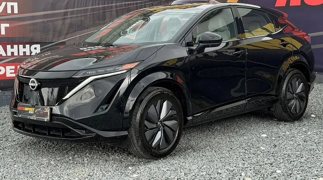 Nissan Ariya 2024 — чорний повнопривідний електрокросовер