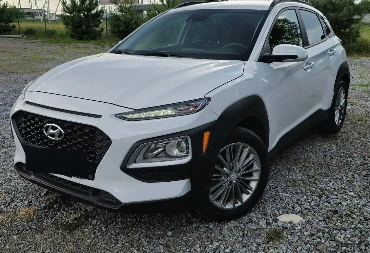 Hyundai Kona 2020 — білий кросовер