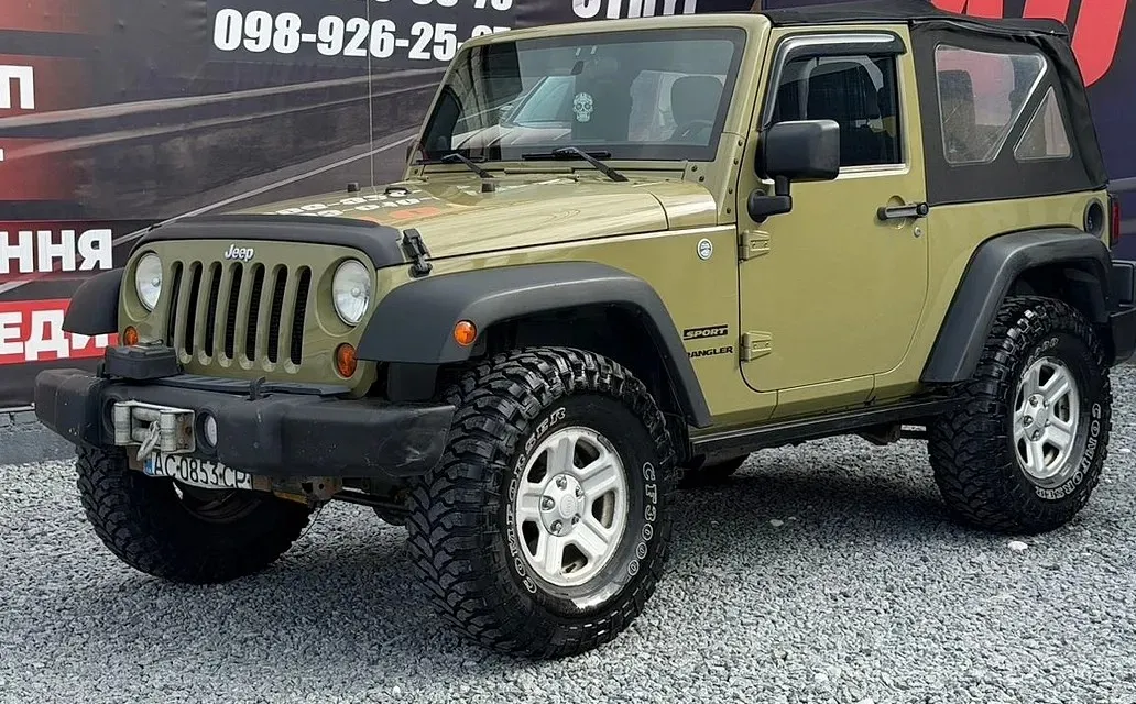 Jeep Wrangler 2013 — зелений позашляховик