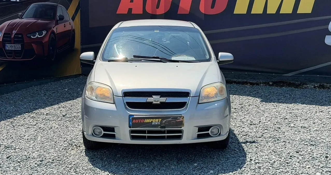 Chevrolet Aveo 2007 — сріблястий седан