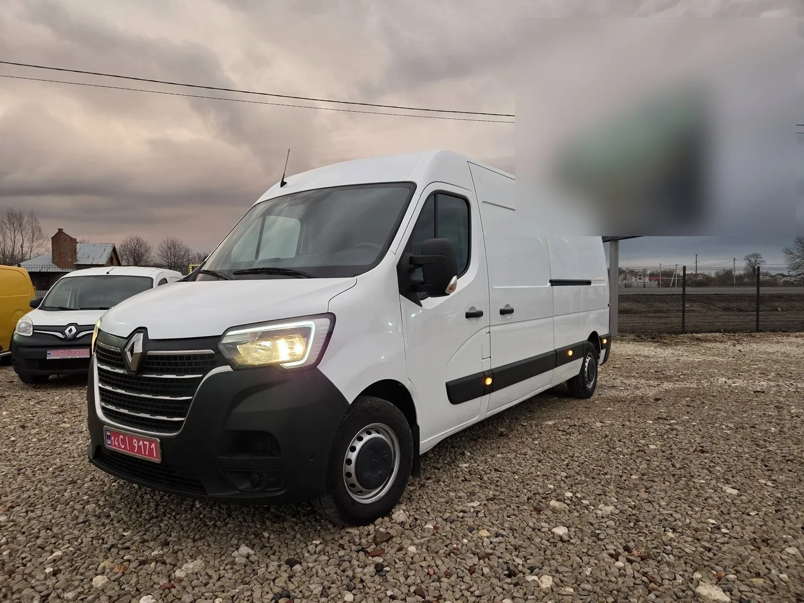 Renault Master 2021 — білий вантажний фургон