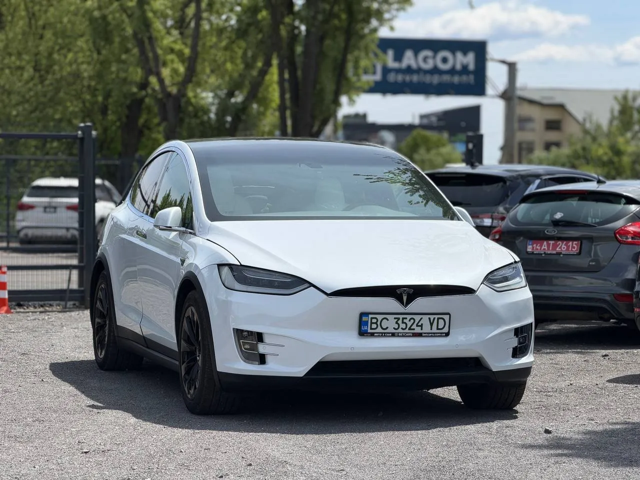 Tesla Model X 2016 — білий електрокросовер