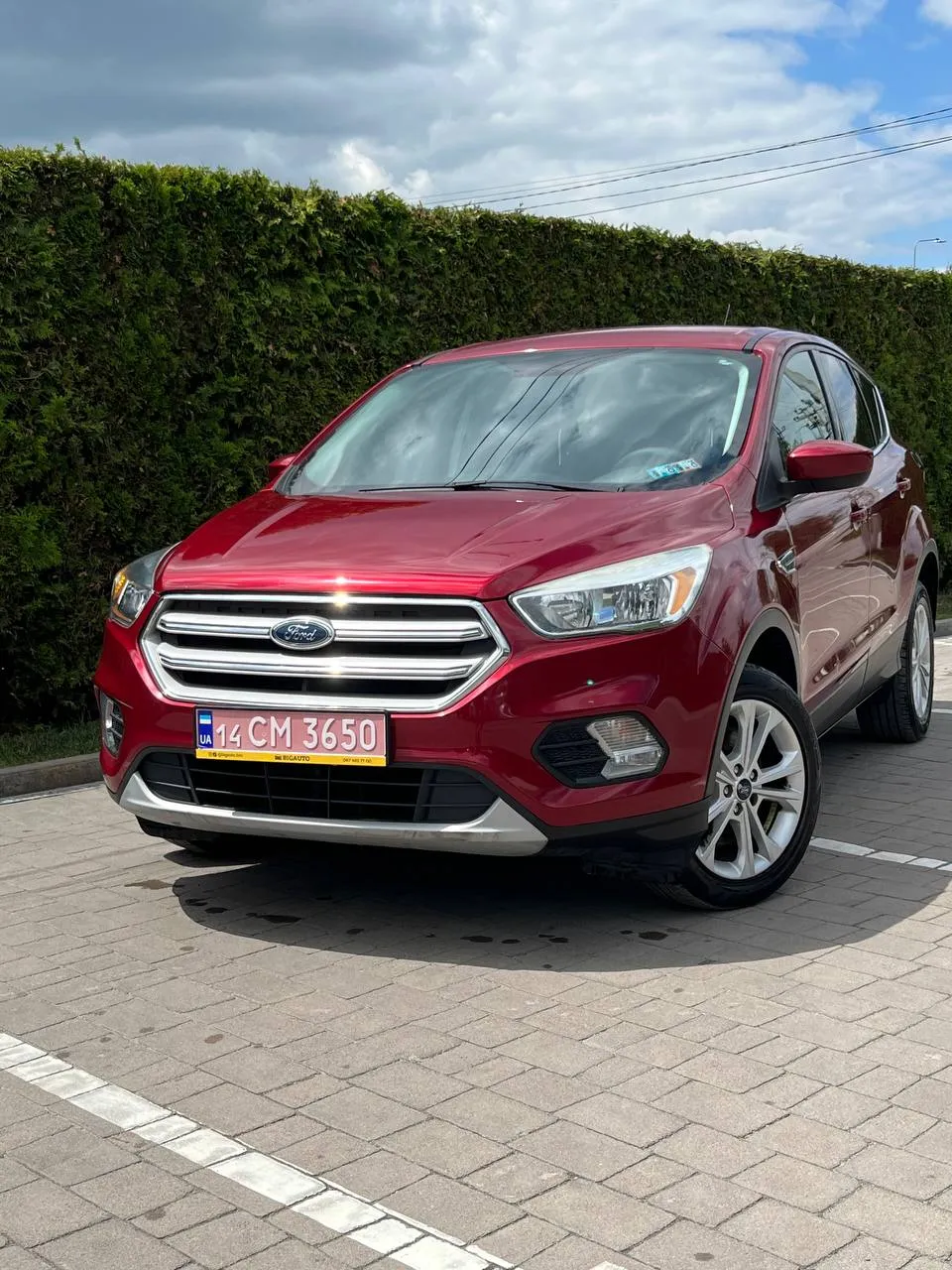 Ford Escape 2017 — червоний кросовер