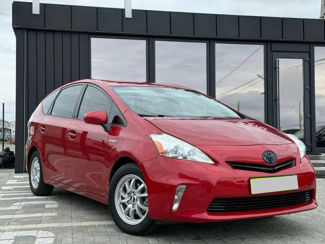 Toyota Prius v 2012 — фото 2