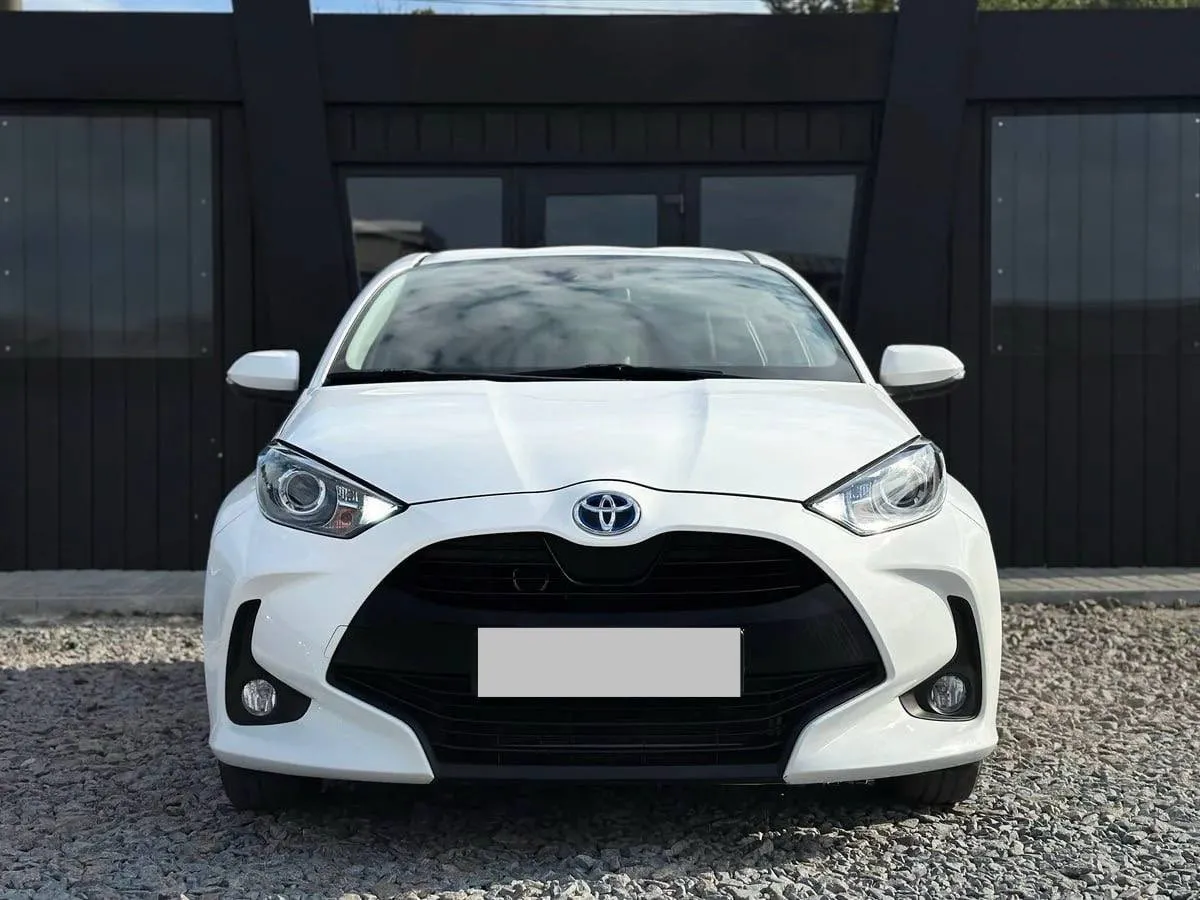 Toyota Yaris Hybrid 2023 — фото 3