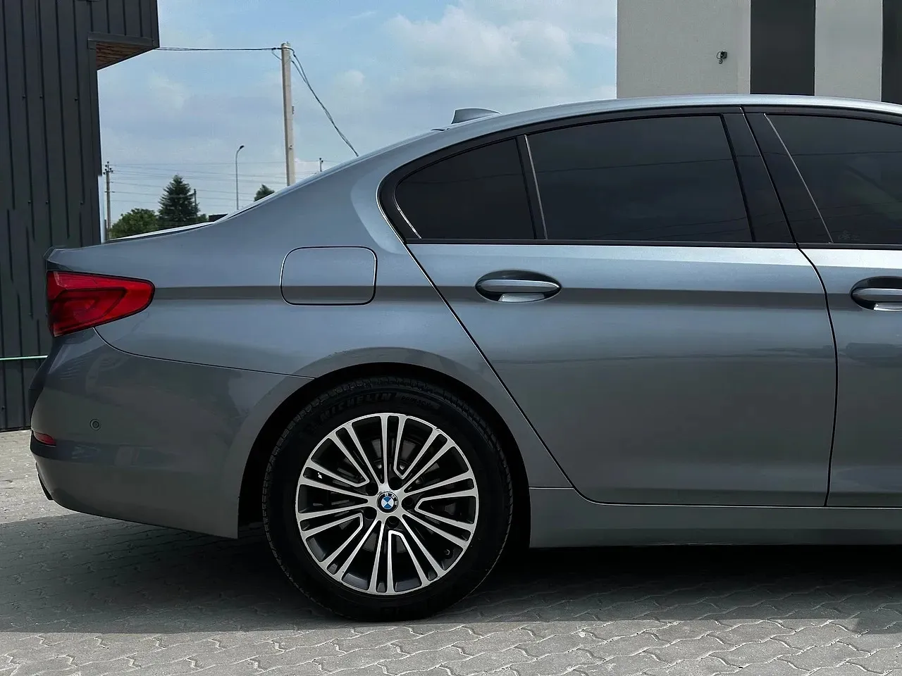 BMW 5 Series 520d 2018 — фото 3