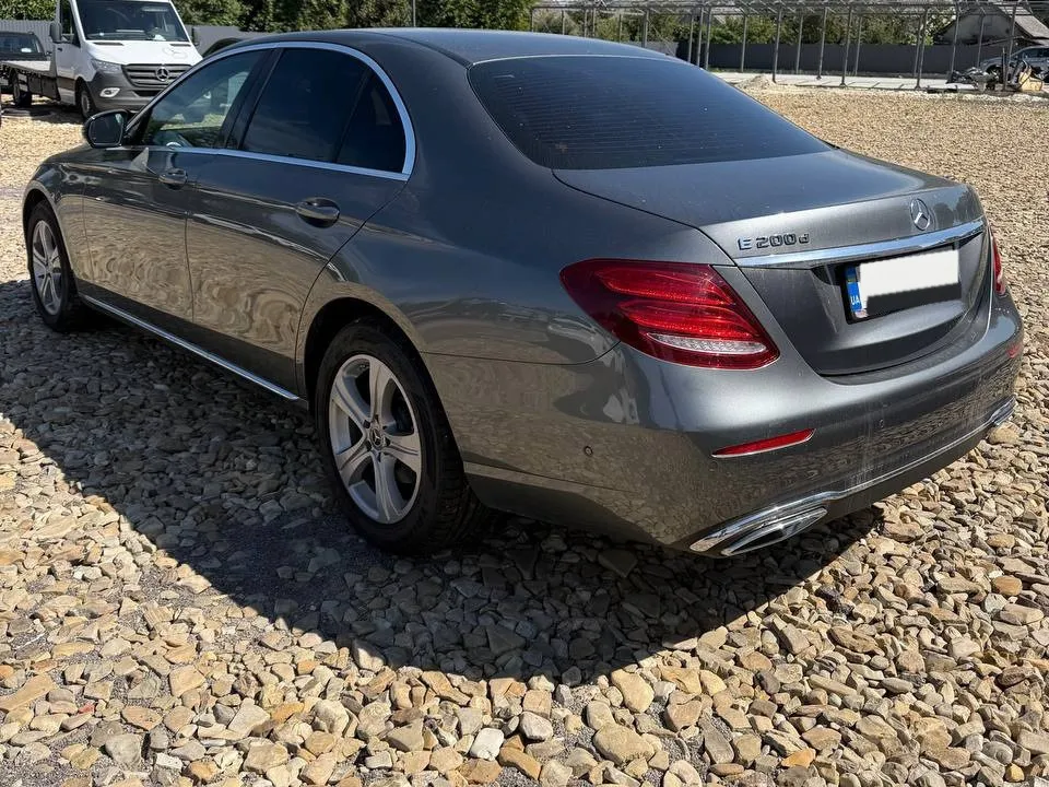 Mercedes-Benz E 200 d 2017 — фото 3